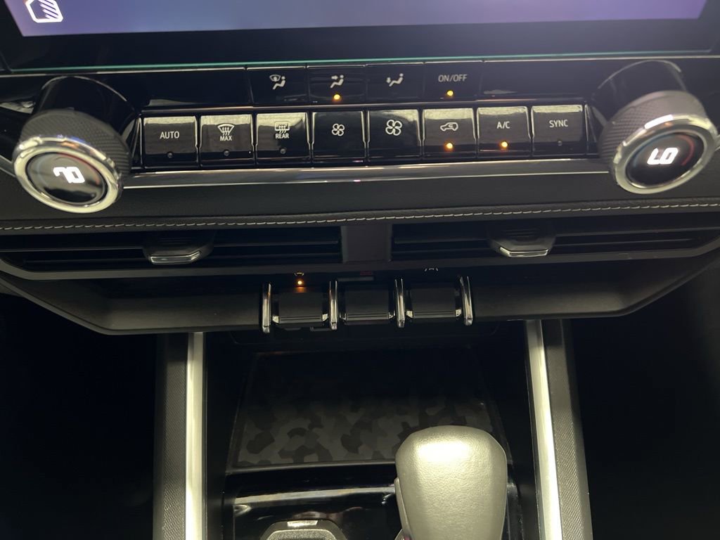 Used 2024 Chevrolet Colorado LT w/ LT Convenience Package image 46