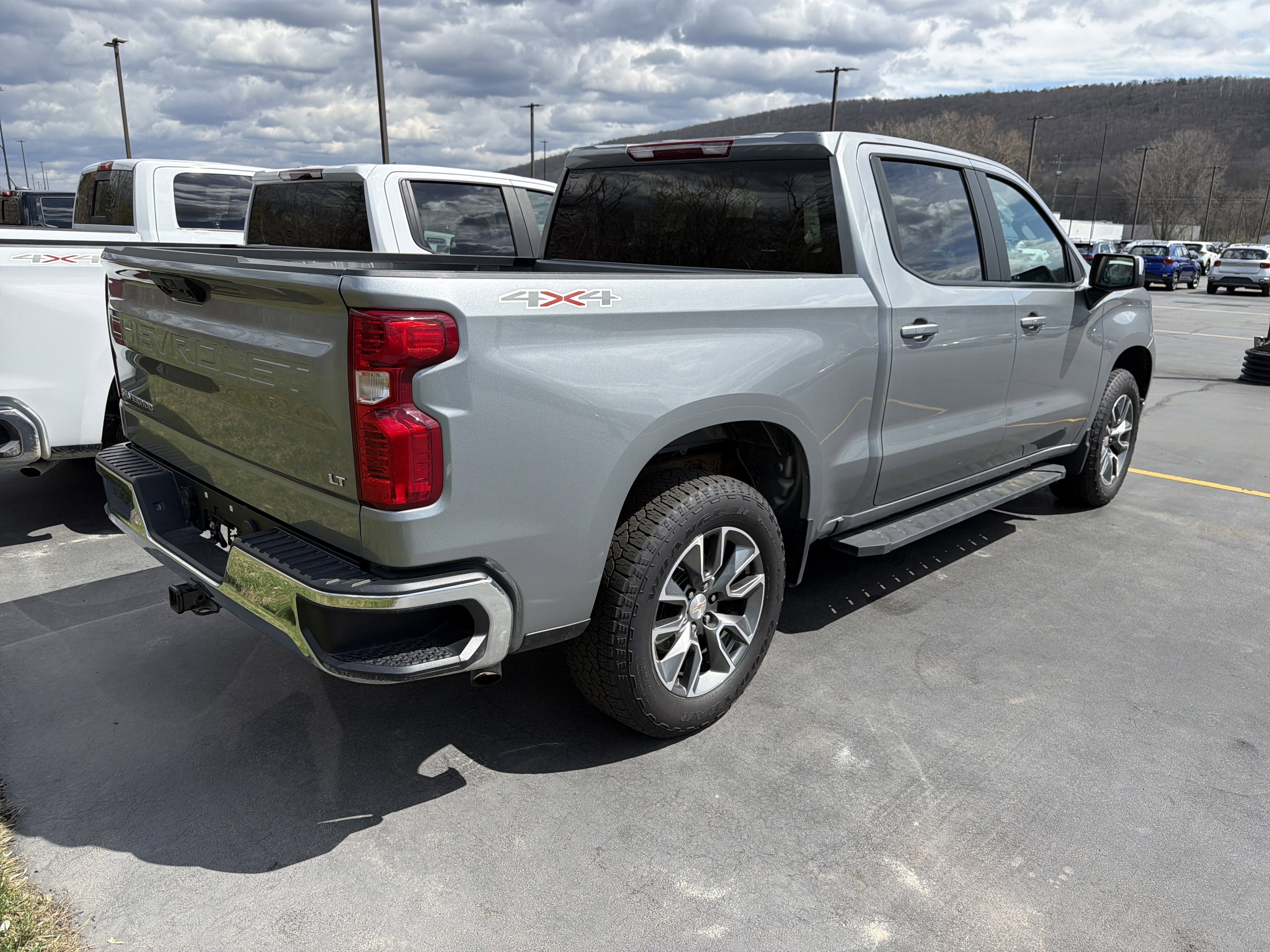 Used 2024 Chevrolet Silverado 1500 LT image 9