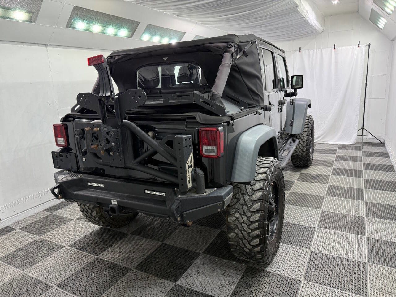 Used 2016 Jeep Wrangler Unlimited Rubicon w/ Max Tow Package image 4
