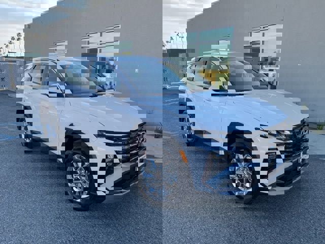 New 2026 Hyundai Tucson SE image 1