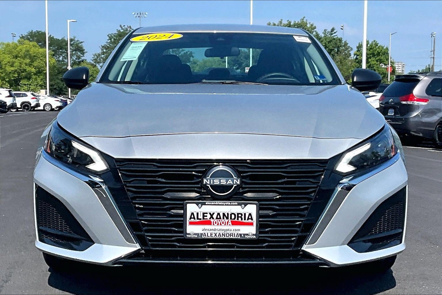 Used 2024 Nissan Altima 2.5 SV AWD/4WD image 3