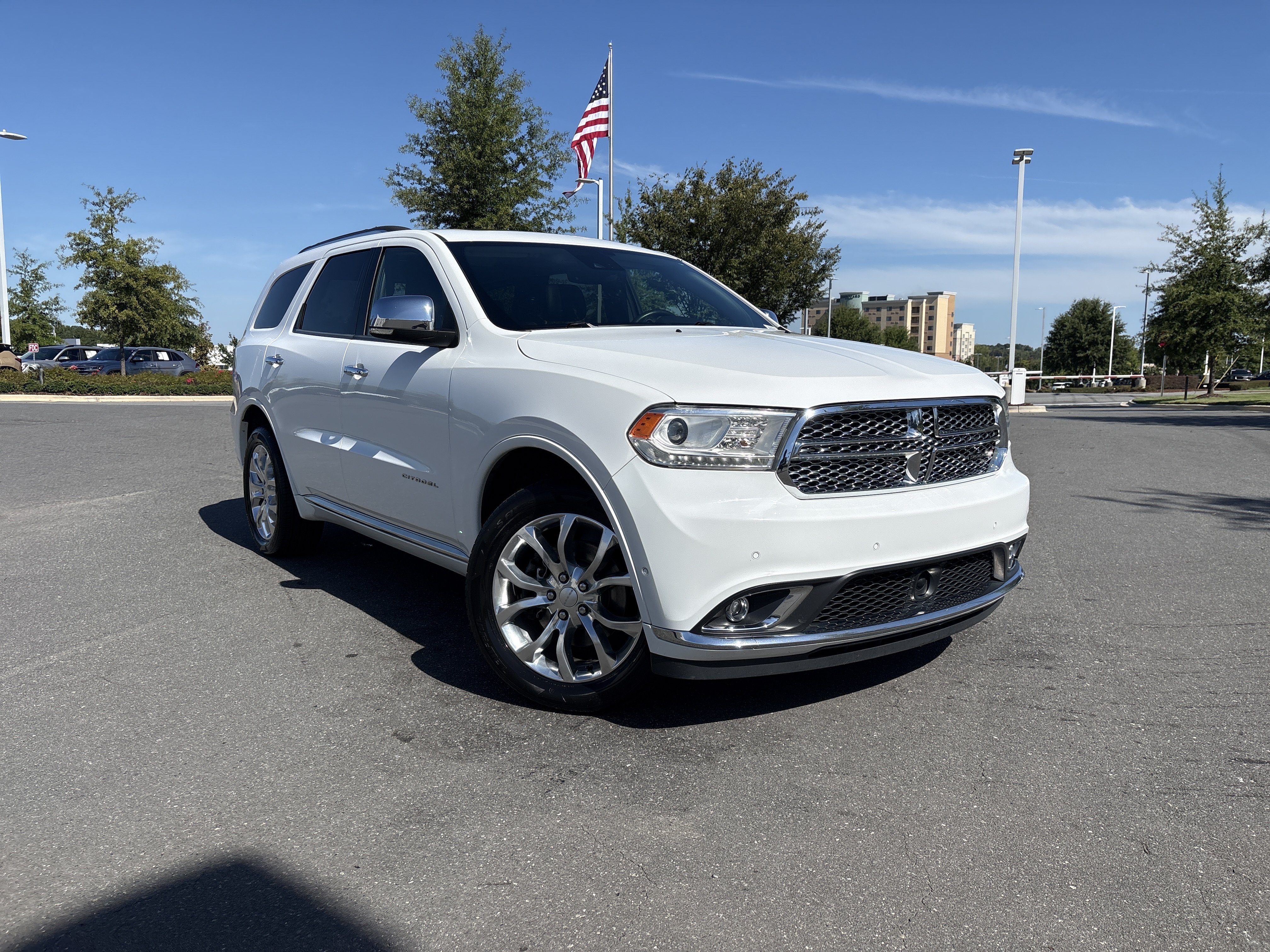 Used 2018 Dodge Durango Citadel w/ Technology Group AWD/4WD image 2