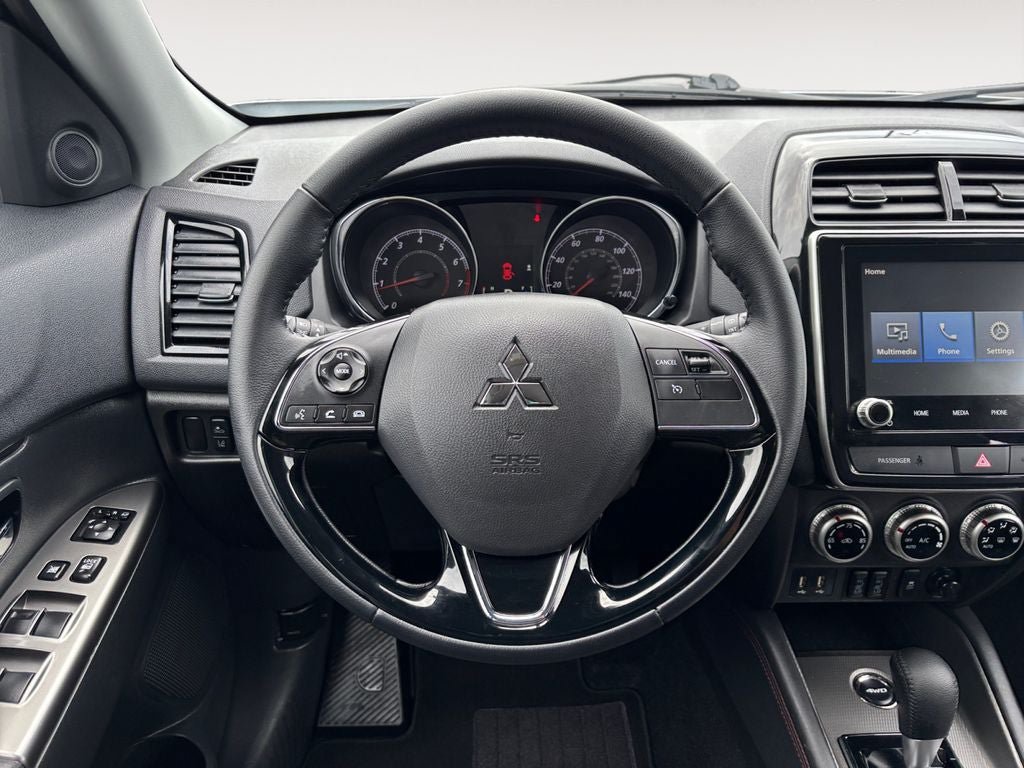 Used 2025 Mitsubishi Outlander Sport SE AWD/4WD image 13