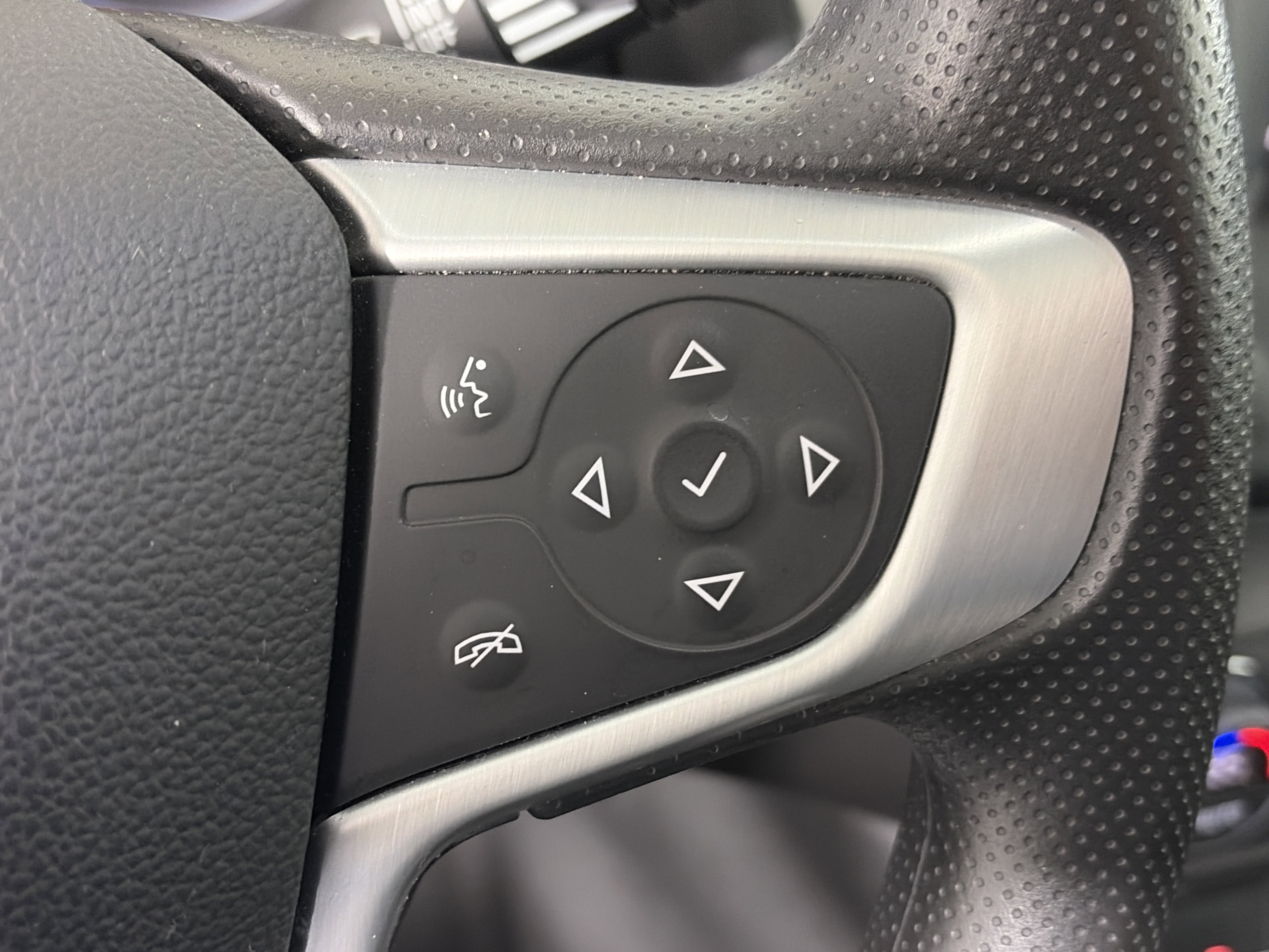 Used 2023 GMC Terrain SLE w/ Driver Convenience Package image 30