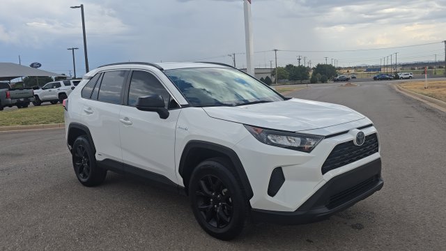 Used 2021 Toyota RAV4 LE AWD/4WD image 4