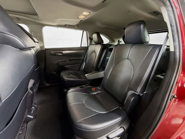 Used 2022 Toyota Highlander Limited image 8