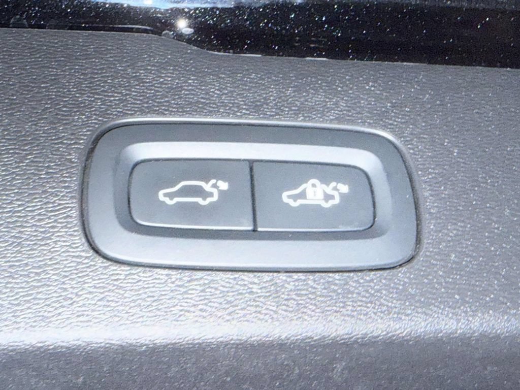 Used 2024 Volvo V60 B5 Cross Country Plus AWD/4WD image 18