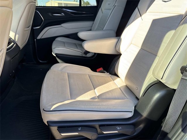 Used 2024 Cadillac Escalade Sport w/ LPO, ONYX Package image 17