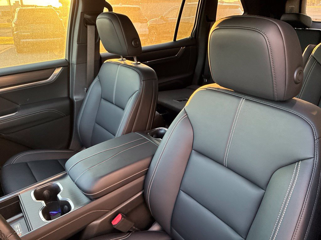 Used 2026 GMC Acadia Elevation w/ Elevation Premium Package FWD image 38