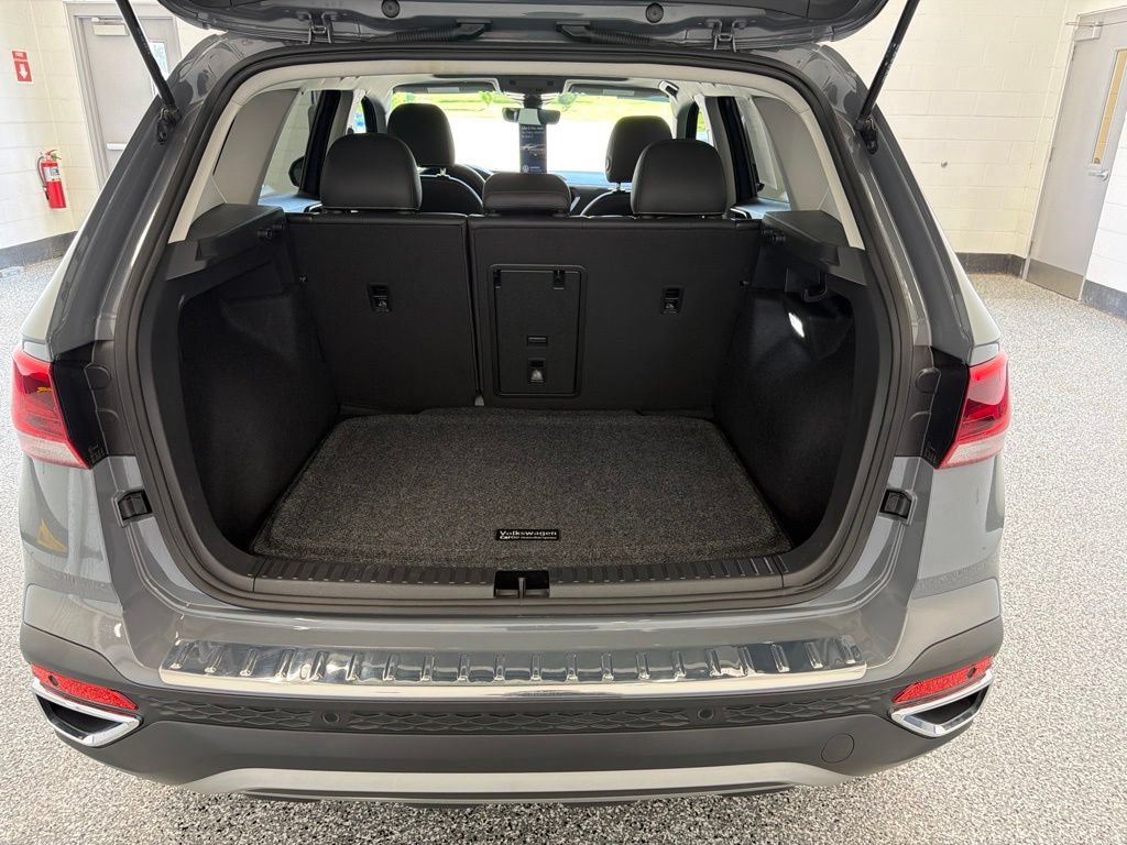 Certified 2024 Volkswagen Taos SEL AWD/4WD image 33