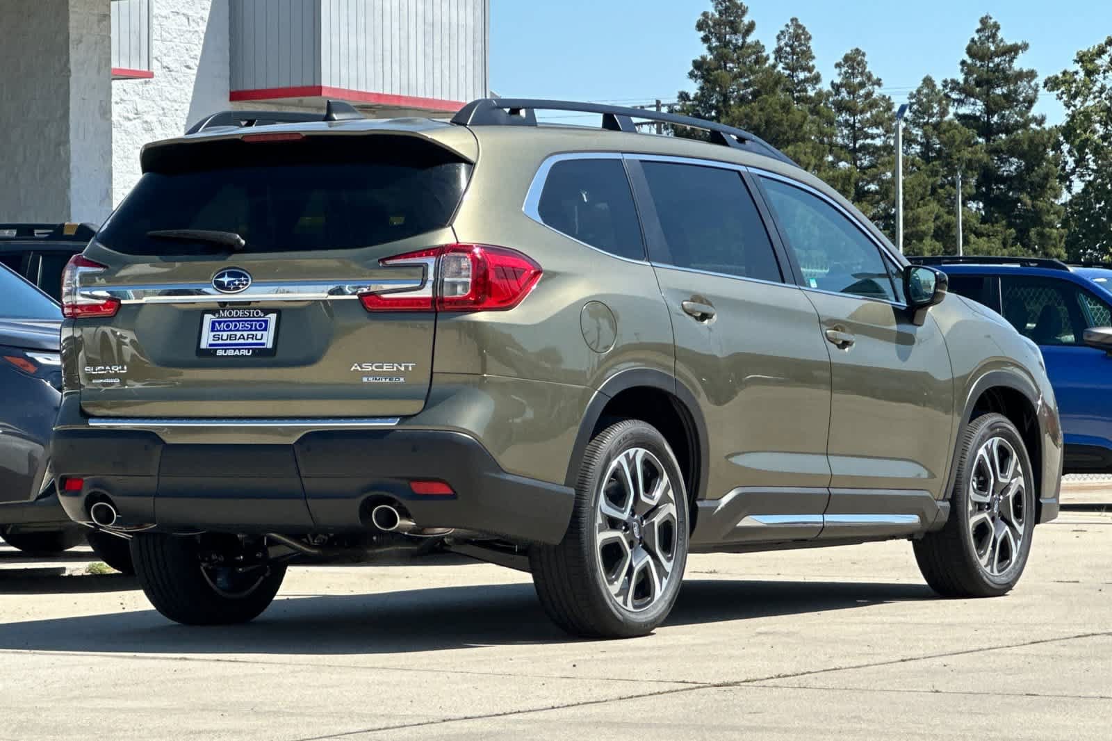 New 2026 Subaru Ascent Limited w/ Popular Package #2 AWD/4WD image 3