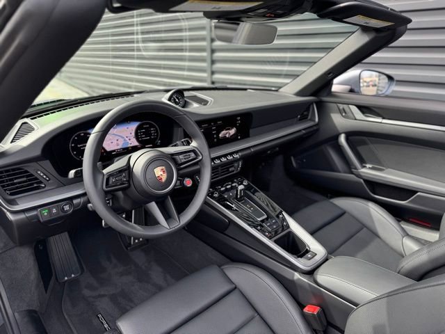 Used 2025 Porsche 911 Carrera image 4