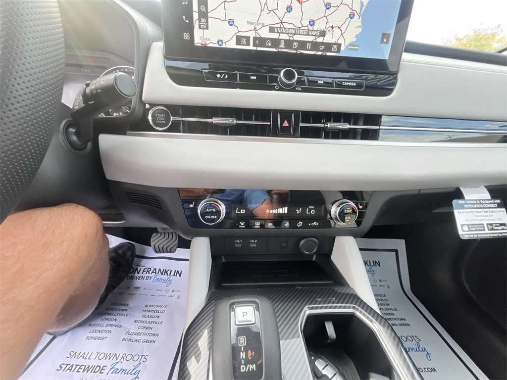 New 2025 Mitsubishi Outlander SE image 19