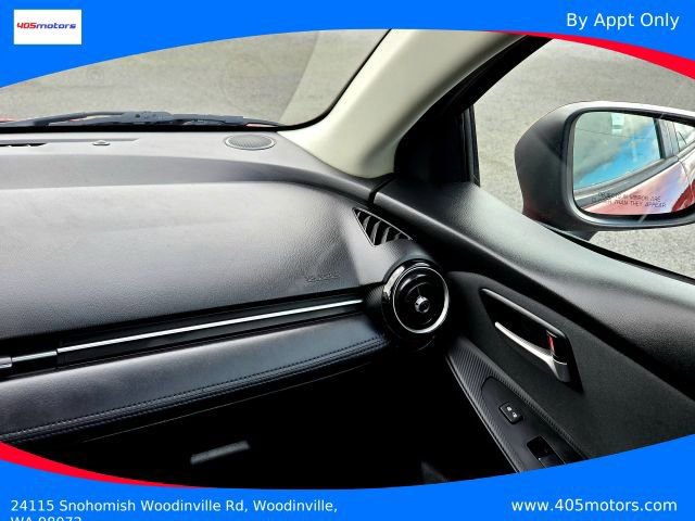 Used 2019 Toyota Yaris LE image 22