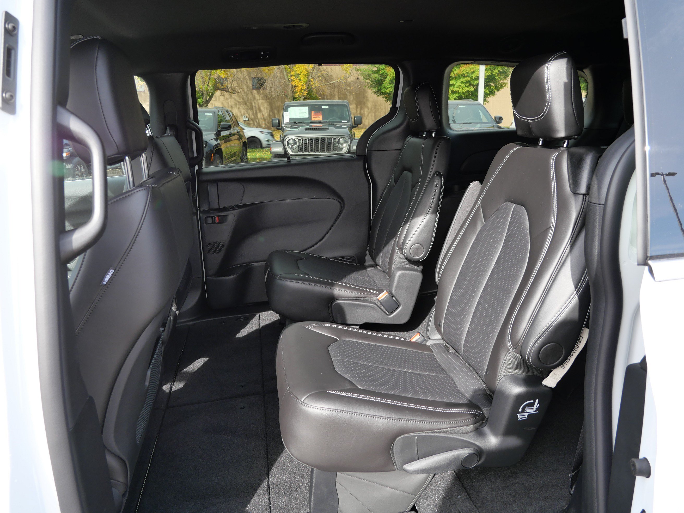 New 2027 Chrysler Pacifica LX FWD image 6