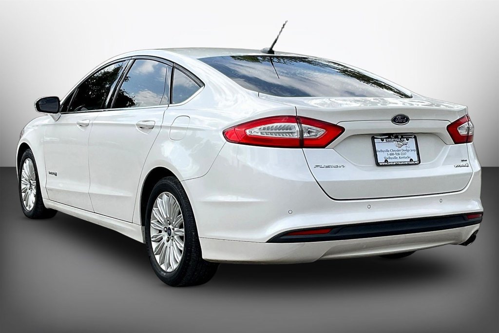 Used 2015 Ford Fusion SE FWD image 4