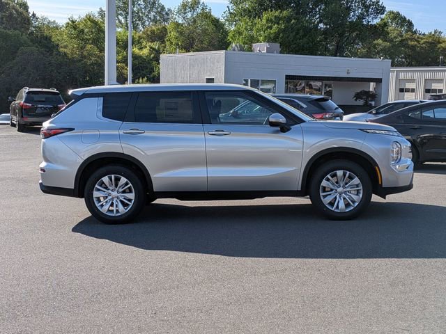 New 2026 Mitsubishi Outlander ES FWD image 2