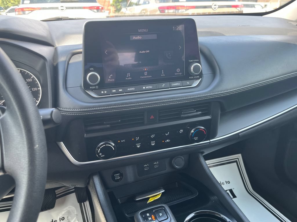 Used 2024 Nissan Rogue S AWD/4WD image 17