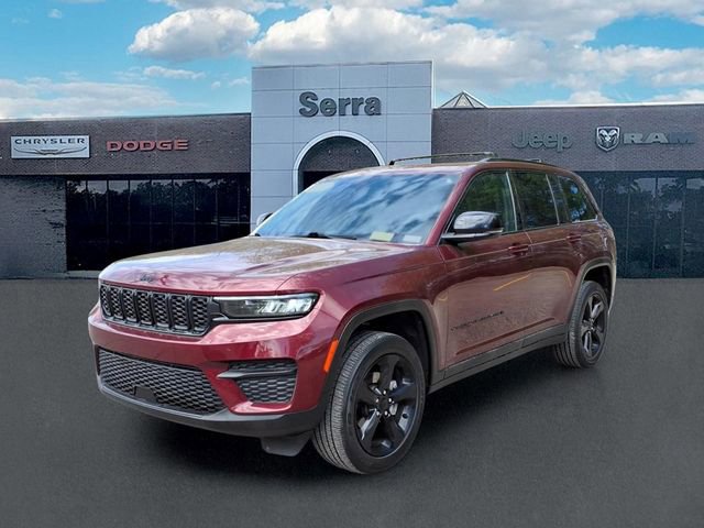 Used 2024 Jeep Grand Cherokee Altitude AWD/4WD image 3