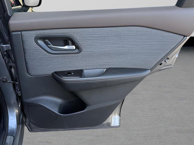 Used 2022 Nissan Rogue SV image 28