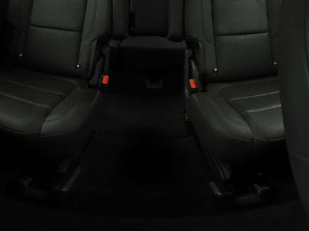 Used 2023 Chevrolet Traverse RS FWD image 16