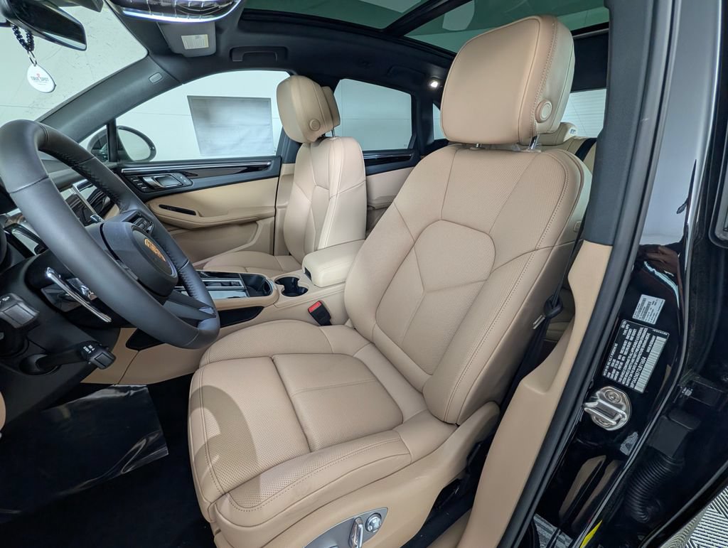 New 2026 Porsche Macan AWD/4WD image 5