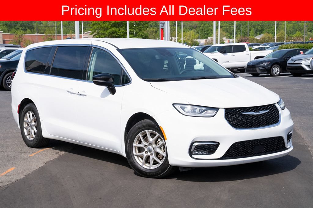 Used 2024 Chrysler Pacifica Touring-L FWD image 1