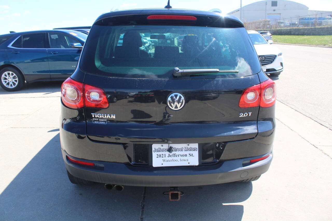 Used 2010 Volkswagen Tiguan SE image 2