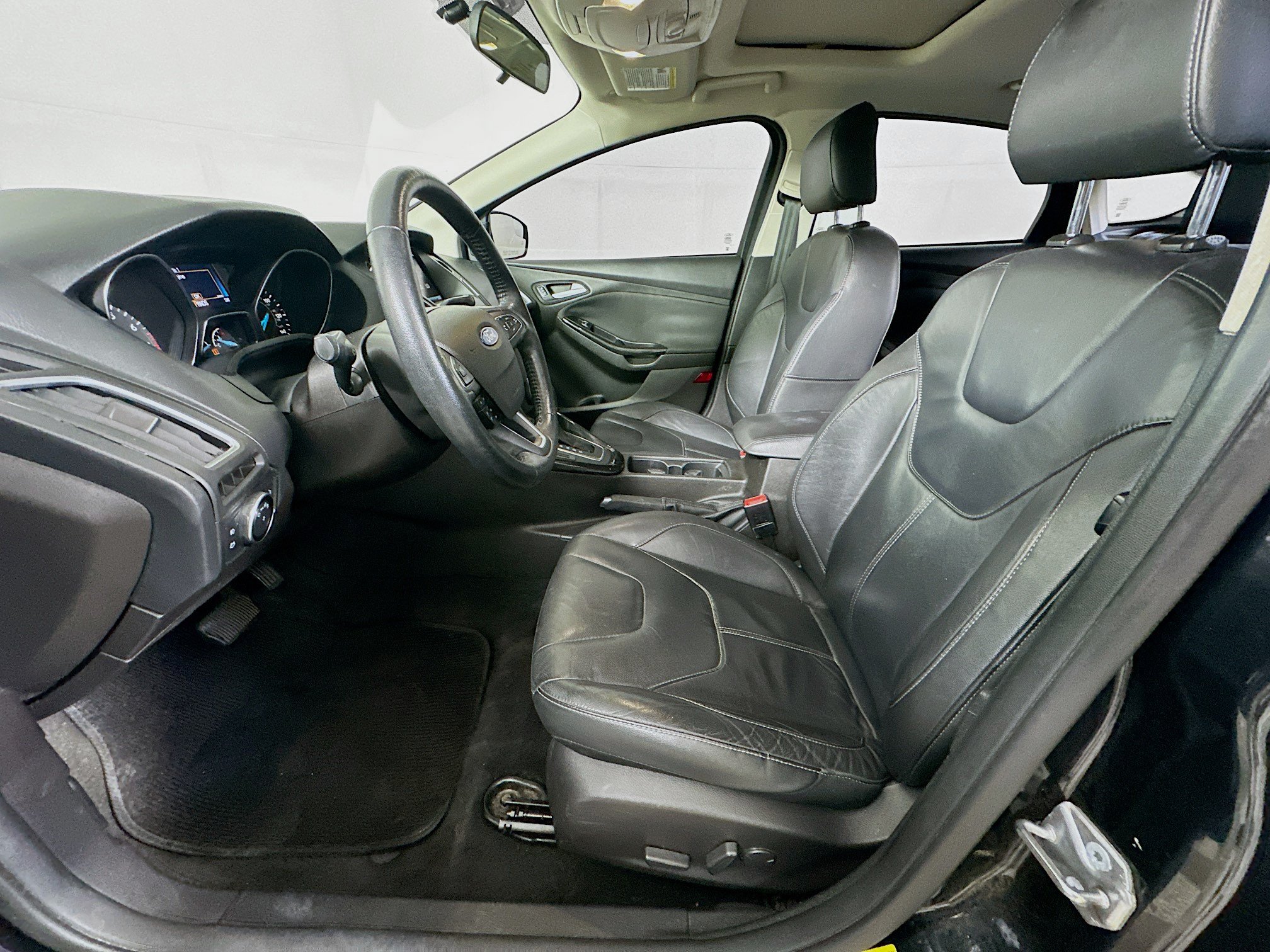 Used 2015 Ford Focus Titanium FWD image 13