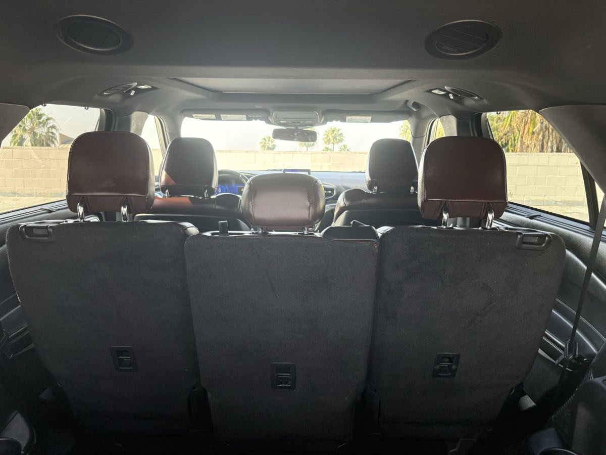 Used 2020 Ford Explorer Platinum w/ Premium Technology Package image 17