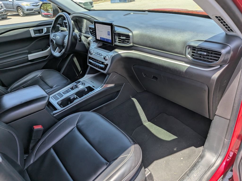 Used 2021 Ford Explorer XLT w/ Equipment Group 202A image 12