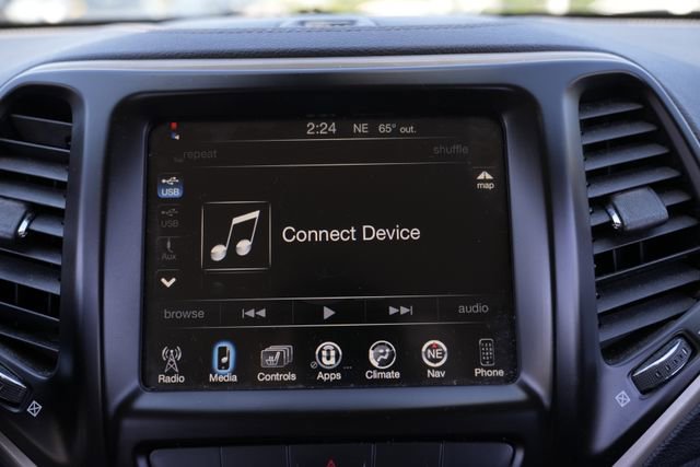 Used 2014 Jeep Cherokee Latitude w/ Cold Weather Group AWD/4WD image 41