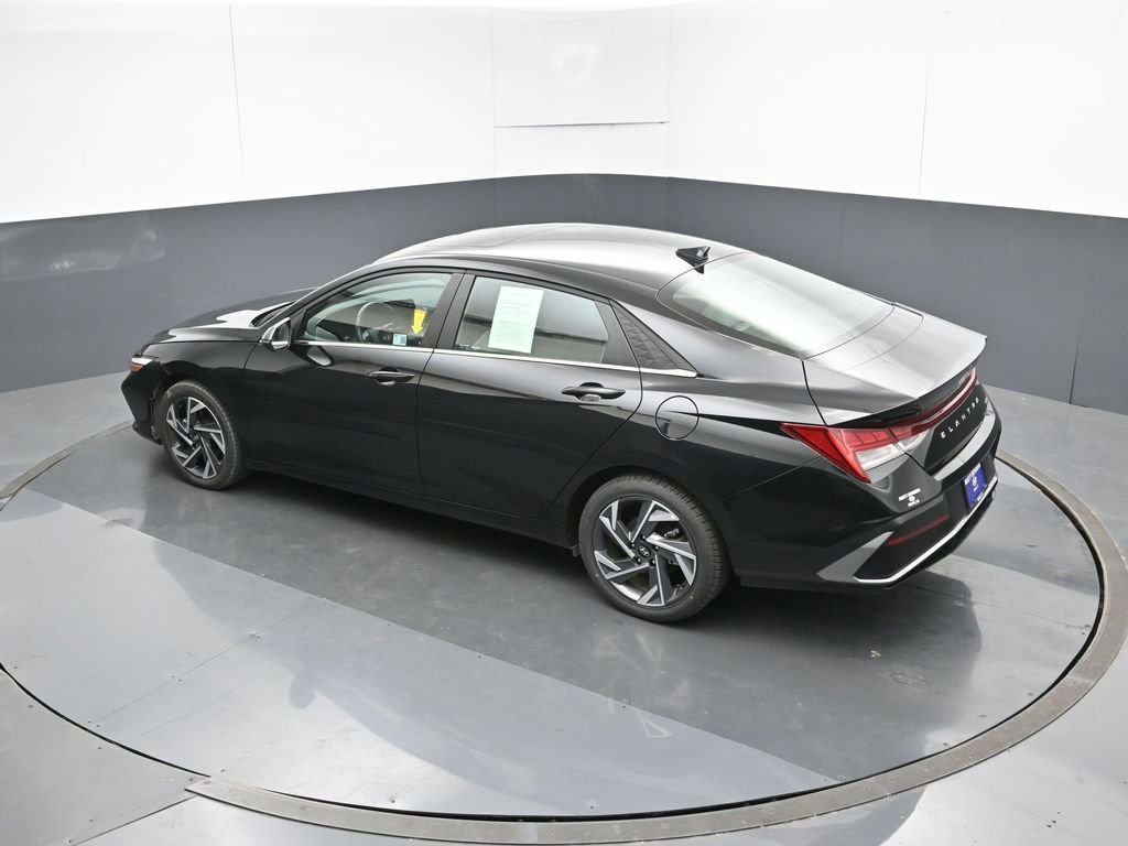 Used 2025 Hyundai Elantra Limited image 48