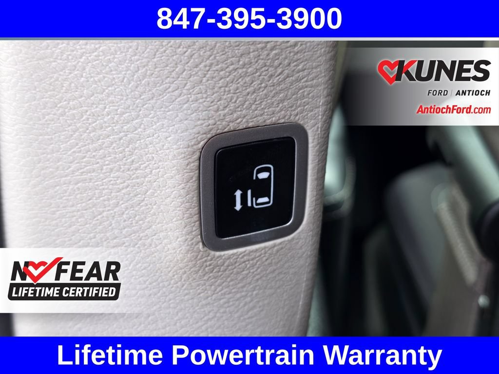 Used 2023 Chrysler Voyager LX FWD image 34