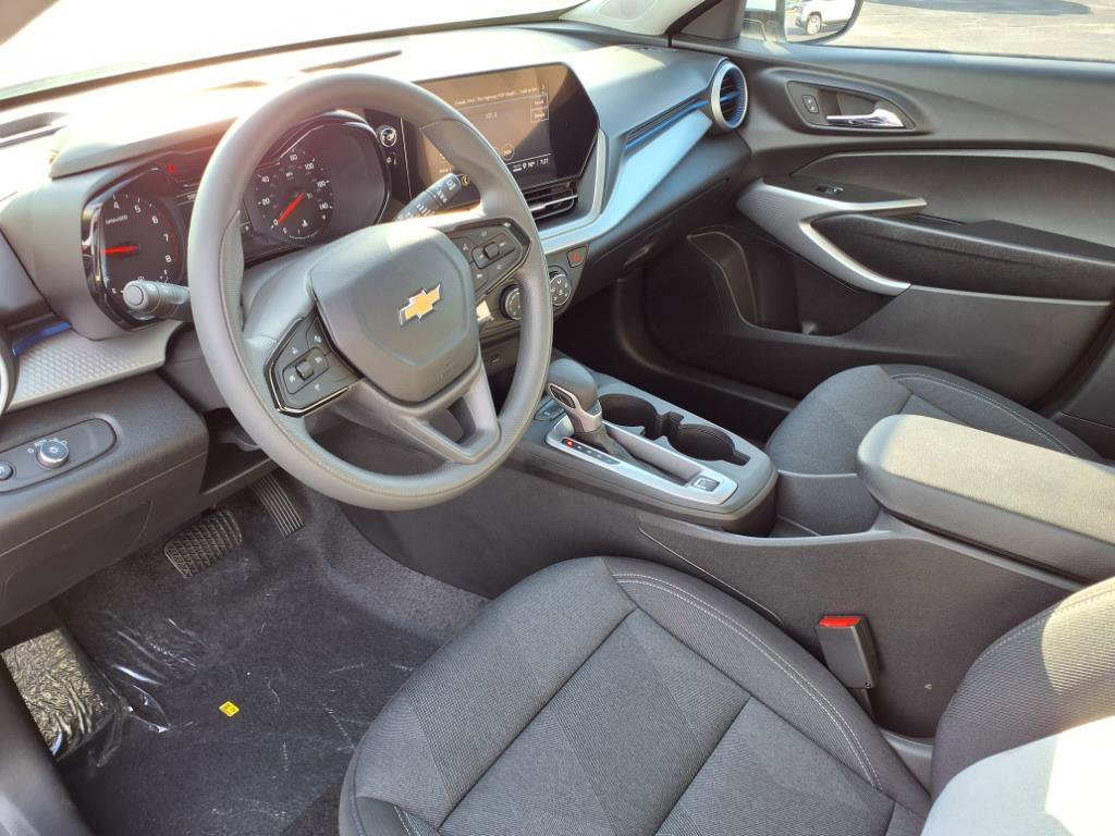 New 2025 Chevrolet Trax LS w/ LS Convenience Package FWD image 10