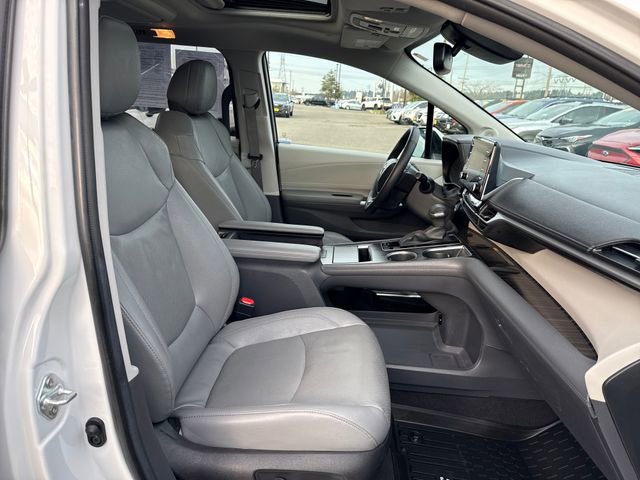 Used 2023 Toyota Sienna Limited image 9