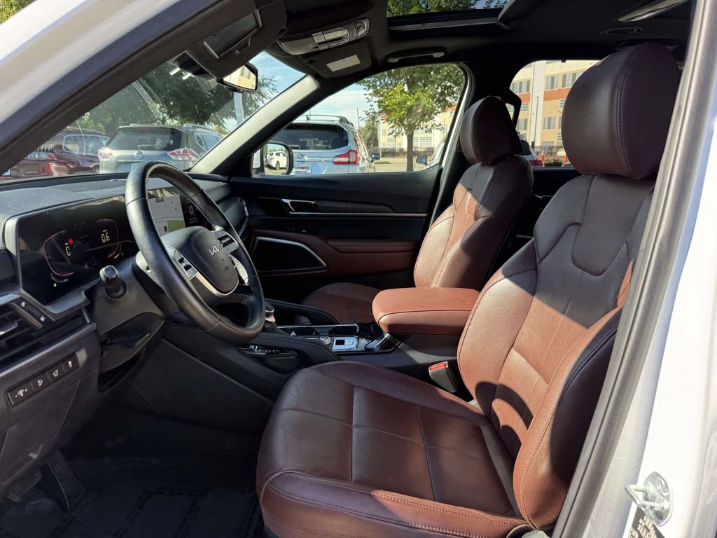 Used 2024 Kia Telluride EX w/ EX Captain's Chair Package AWD/4WD image 14