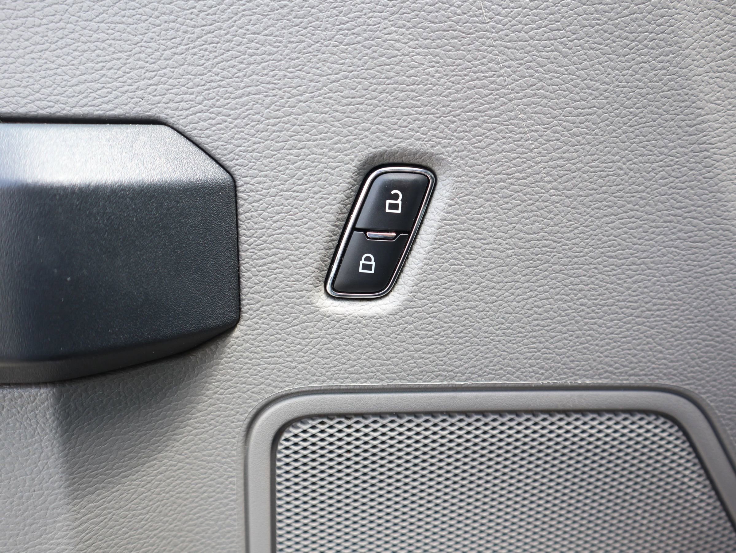 Used 2022 Ford F550 4x4 Crew Cab Super Duty w/ Power Equipment Group image 23