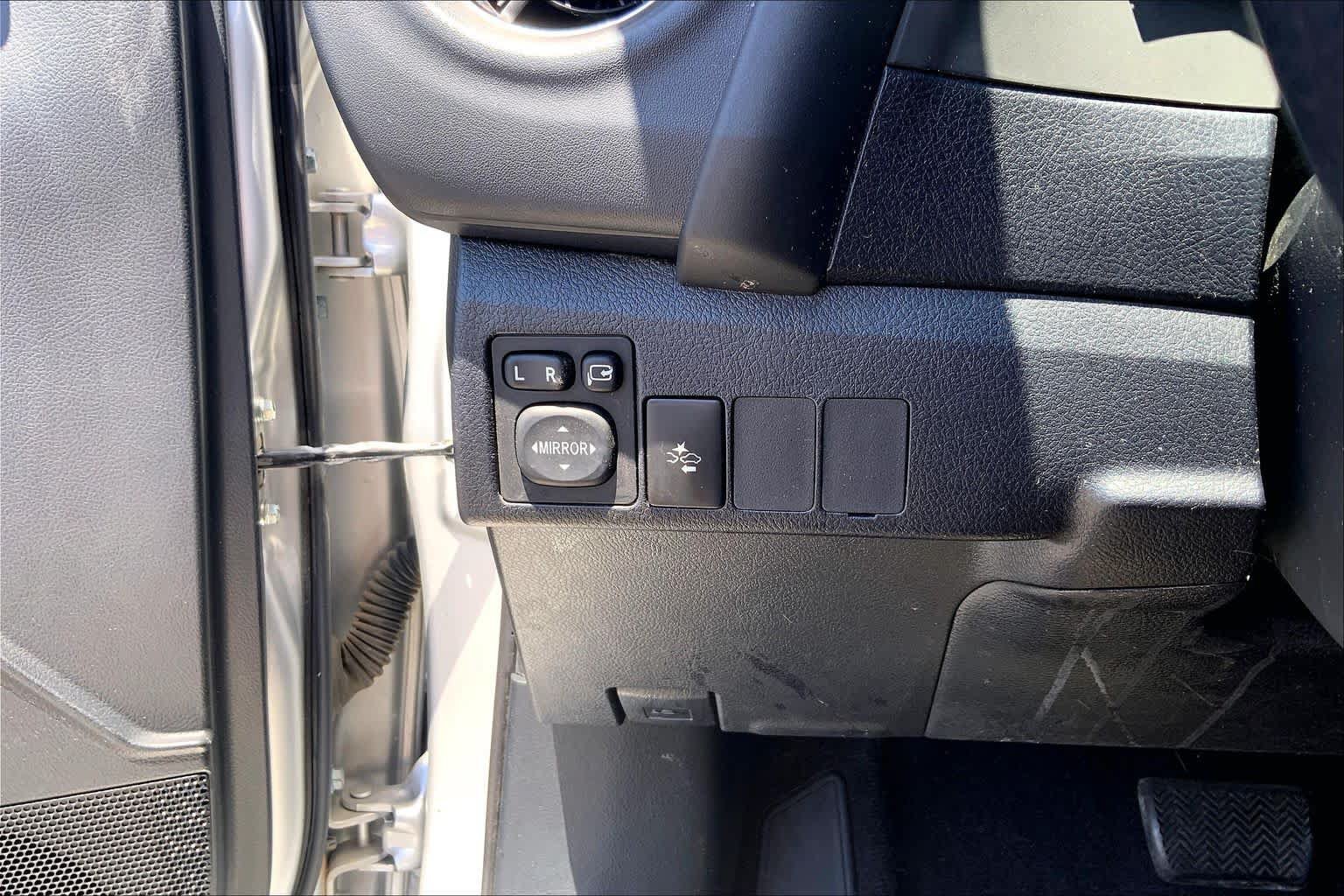 Used 2018 Toyota Corolla iM FWD image 36