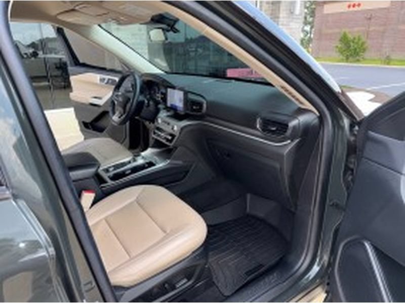 Used 2022 Ford Explorer XLT w/ Equipment Group 202A AWD/4WD image 12