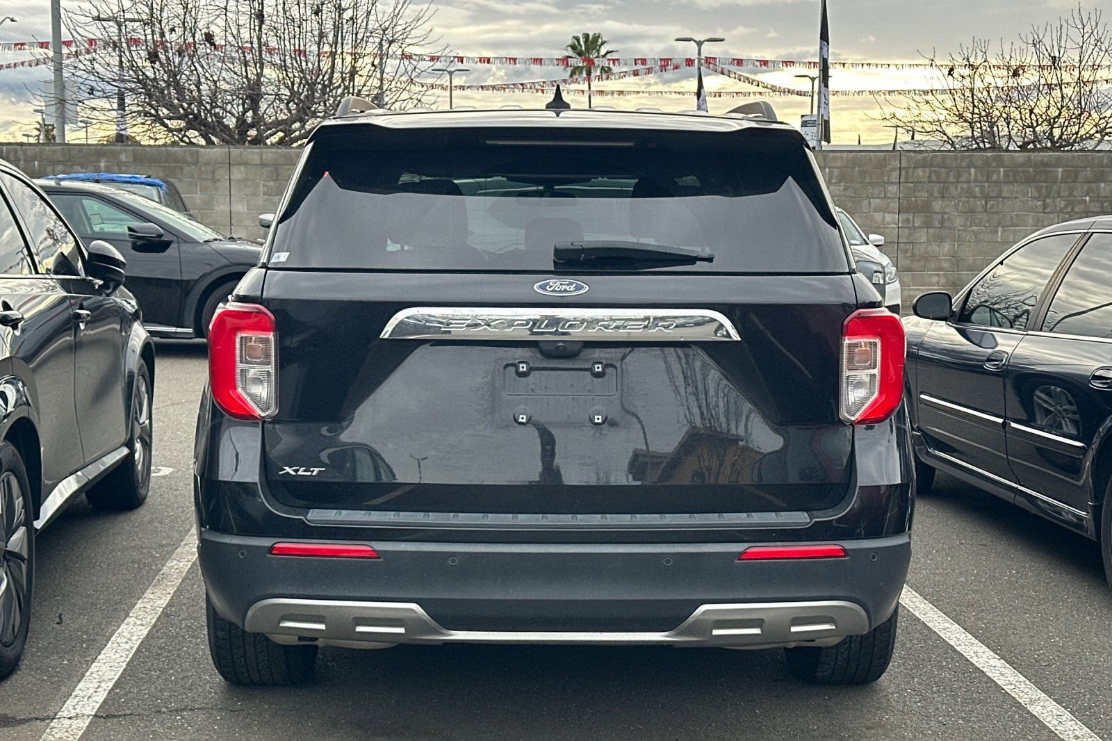 Used 2024 Ford Explorer XLT w/ Equipment Group 202A image 4