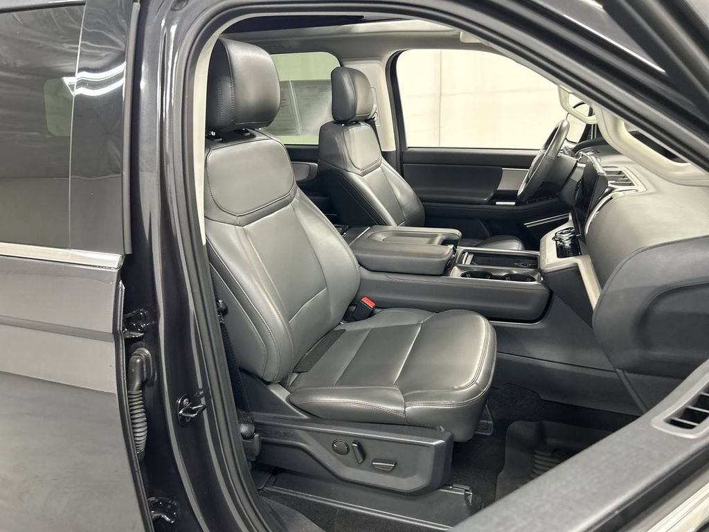 Used 2025 Ford Expedition Active AWD/4WD image 24