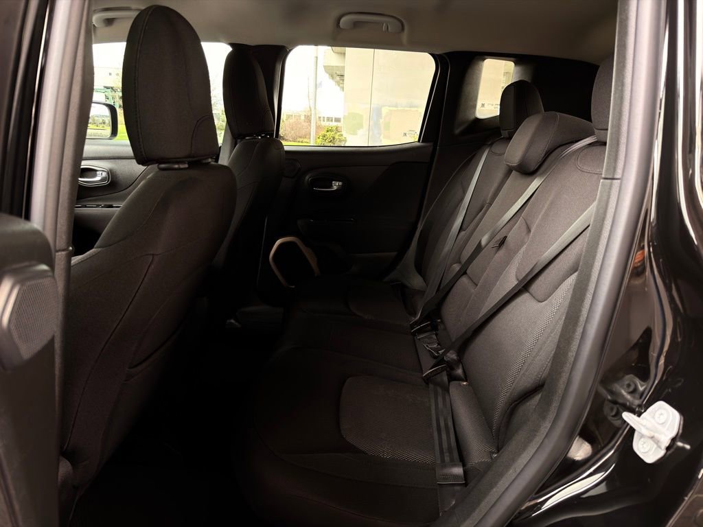 Used 2015 Jeep Renegade Latitude w/ Popular Equipment Group FWD image 22