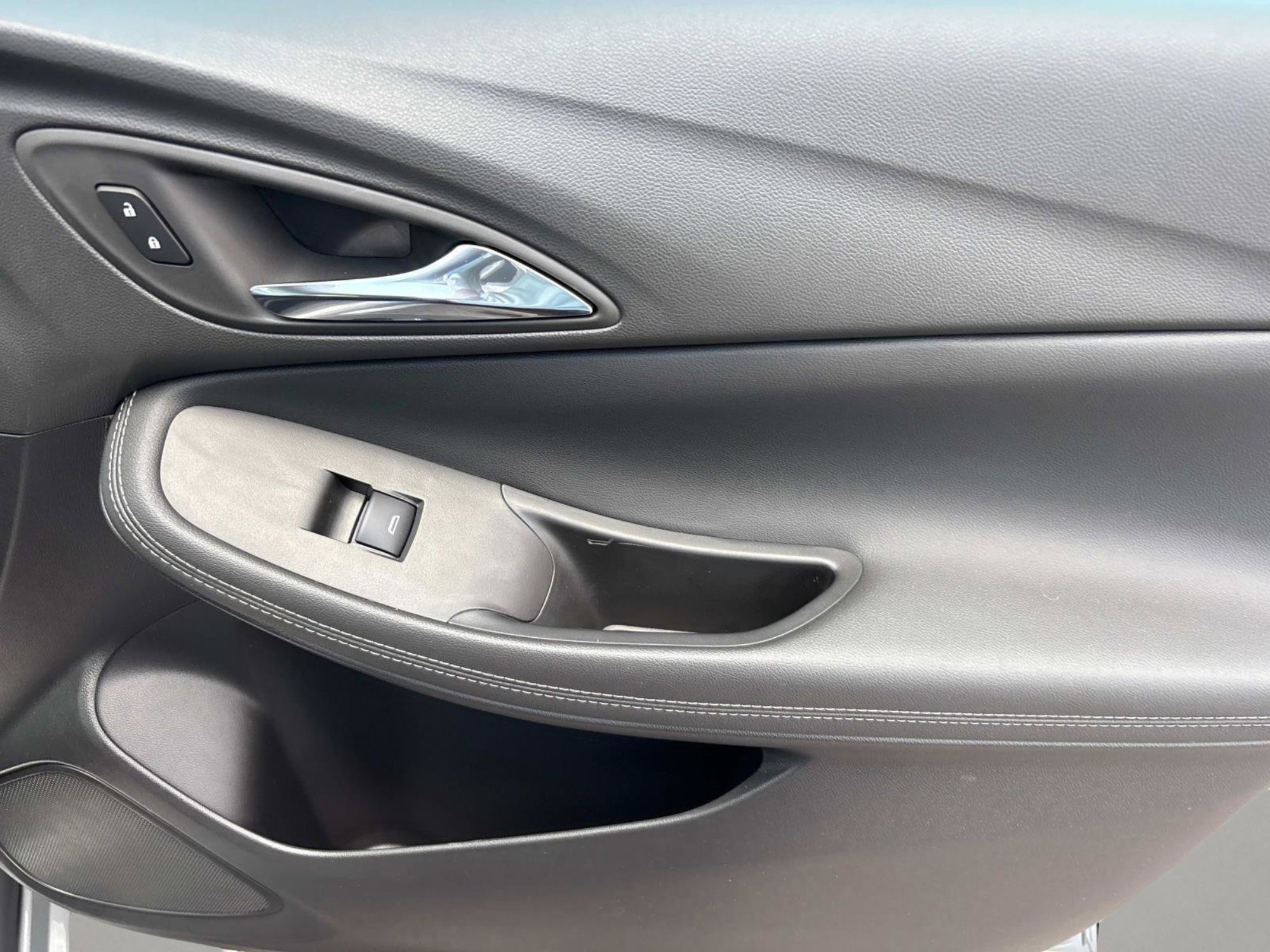 Used 2023 Buick Encore GX Select w/ Sport Touring Package image 26