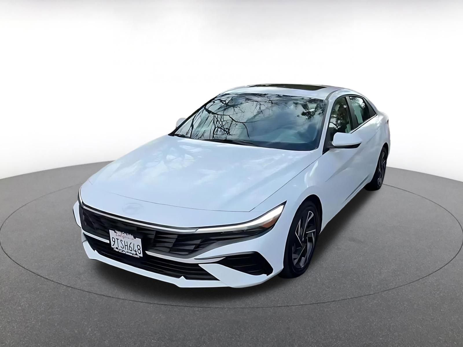 Used 2025 Hyundai Elantra SEL image 7