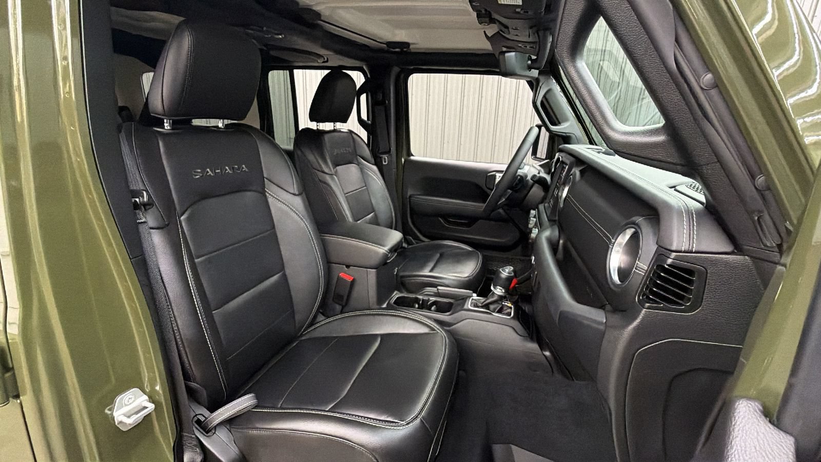 Used 2023 Jeep Wrangler Unlimited Sahara w/ Cold Weather Group AWD/4WD image 38