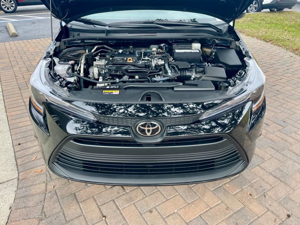 Used 2025 Toyota Corolla LE image 16