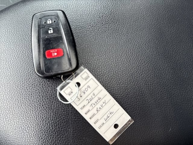 Used 2019 Toyota RAV4 XLE w/ Carpet Mat Package AWD/4WD image 25