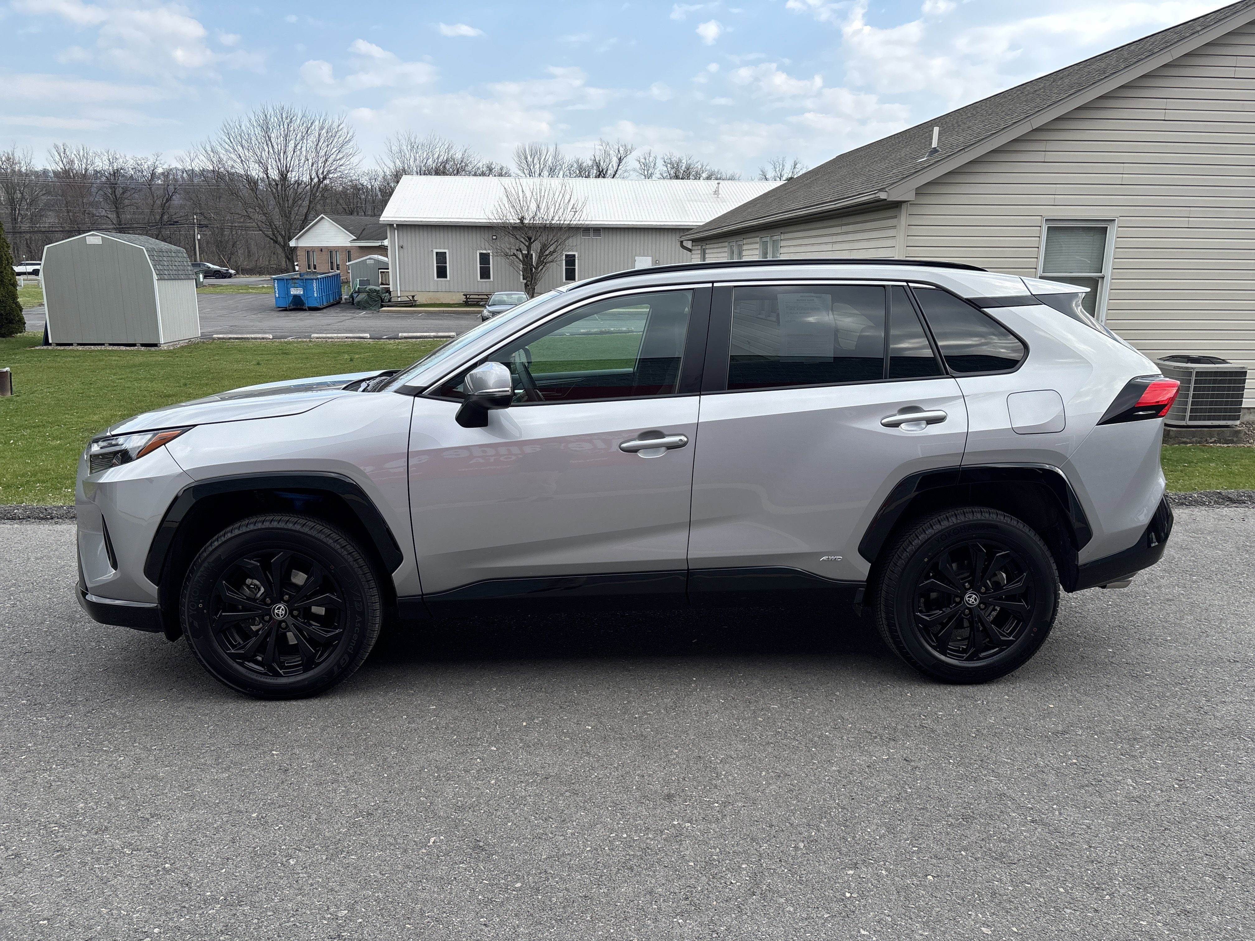 Used 2023 Toyota RAV4 SE w/ Convenience Package image 7