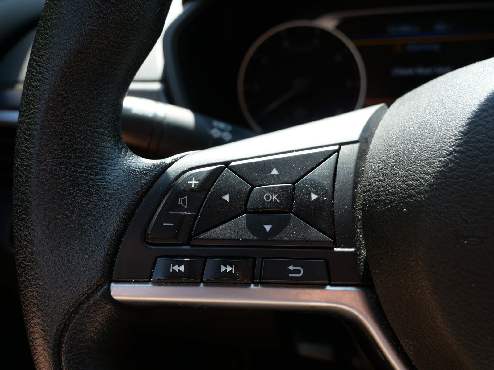 Certified 2025 Nissan Altima 2.5 SV FWD image 24